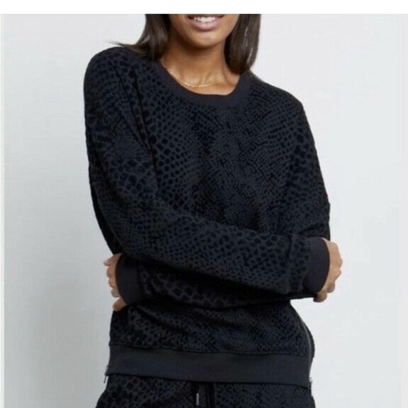 Rails Black Marlo Flocked Cobra
Pattern Side Zippers Cropped
Sweatshirt Top SZ M - Picture 1 of 13